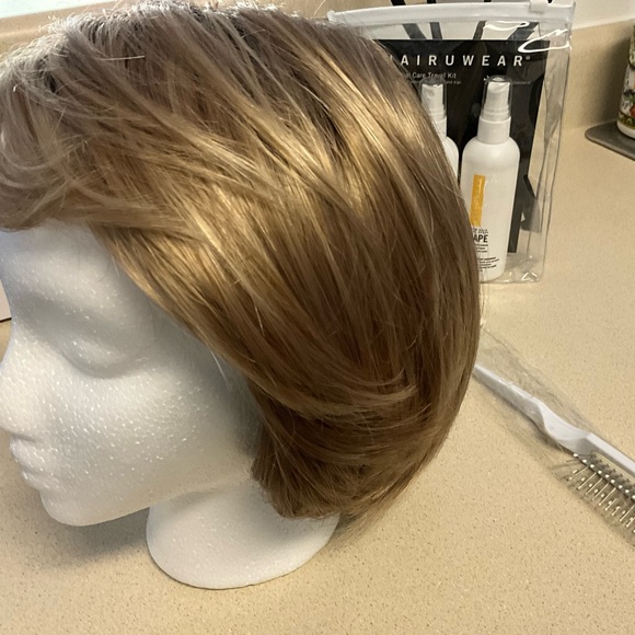 NWT Sheila Bob Professional Wig Dark Blonde Bald Alopecia - Picture 4 of 13